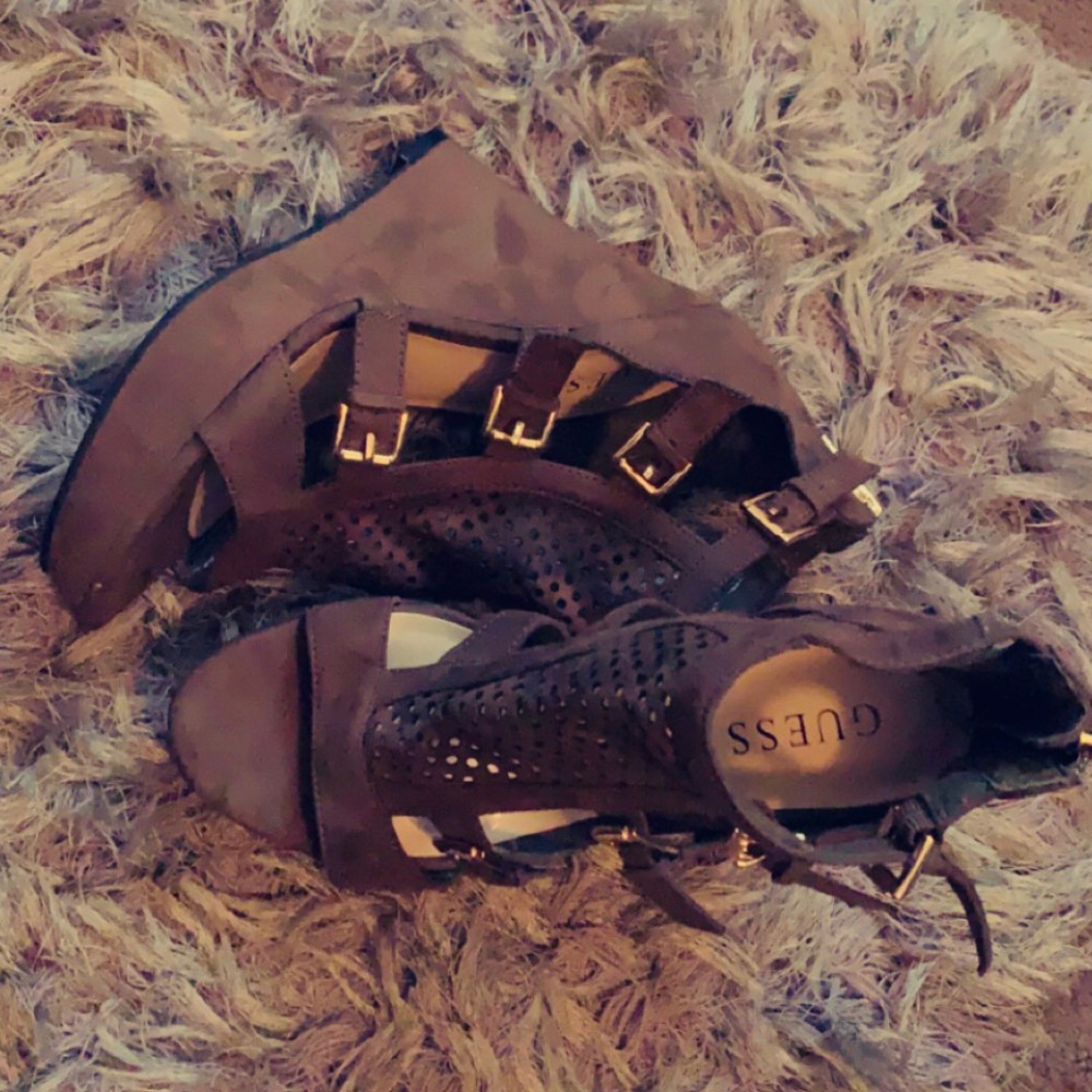 I’m selling some Guess wedge heels